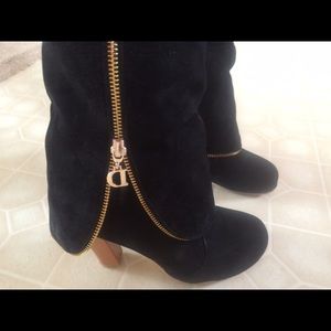 Extra pics black boots
