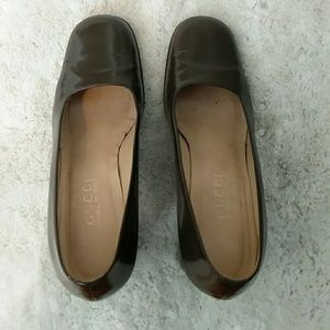 Gucci brown patent leather pump