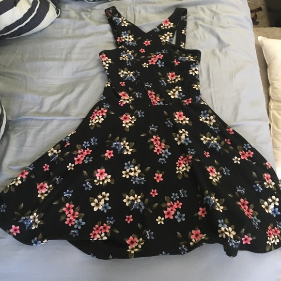 New Hollister floral dress -SMALL