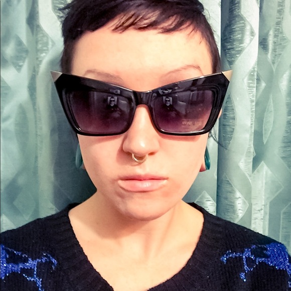 New Retro Black & Silver Cat Eye Sunglasses - Picture 2 of 2