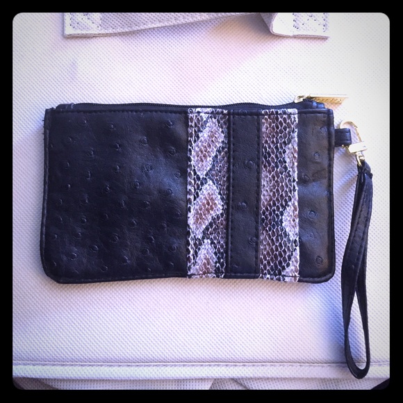 Tarte wrislet all black with snake skin design - Picture 1 of 4