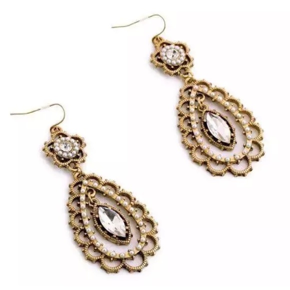 Boutique Jewelry - Crystal & Pearl Floral Filigree Dangle Earrings!