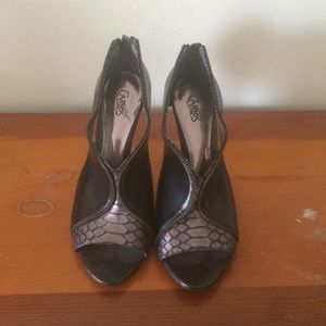 Carlos Santana zipper accent heels