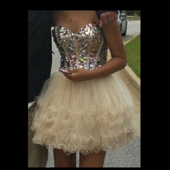 Stunning Dress💕💕 Sadly Need Gone - Picture 3 of 3