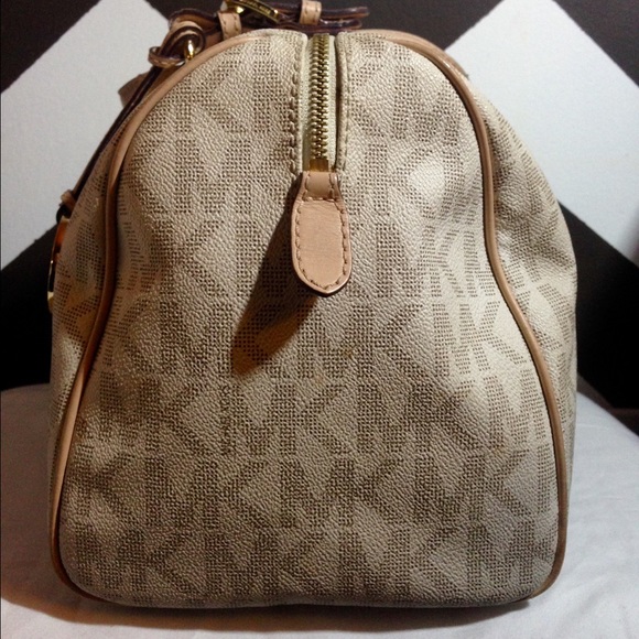 Michael Kors Monogram Large Satchel - Picture 2 of 4