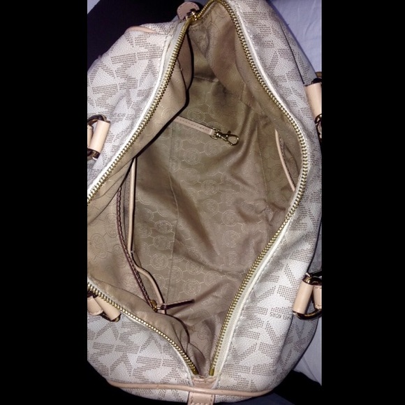 Michael Kors Monogram Large Satchel - Picture 3 of 4