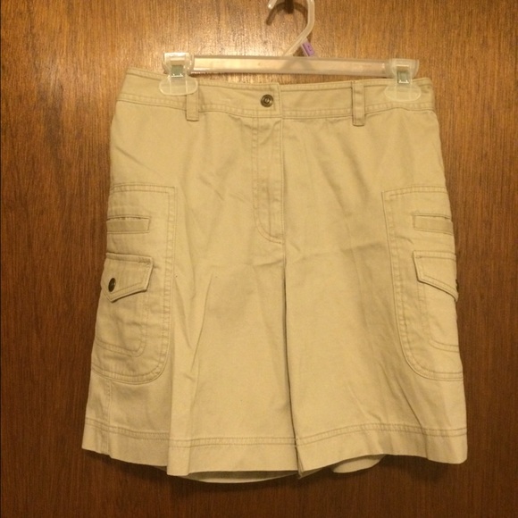 Nice!! Tan Shorts. Size 4. MUST BUNDLE