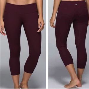 On hold Lululemon Bordeaux wunder under crops