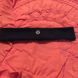 Black lululemon headband
