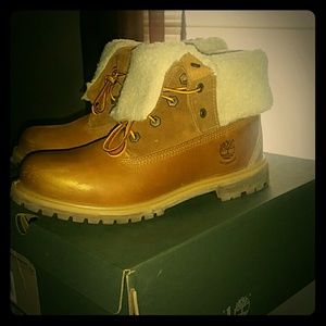 Gold metallic Timberlands