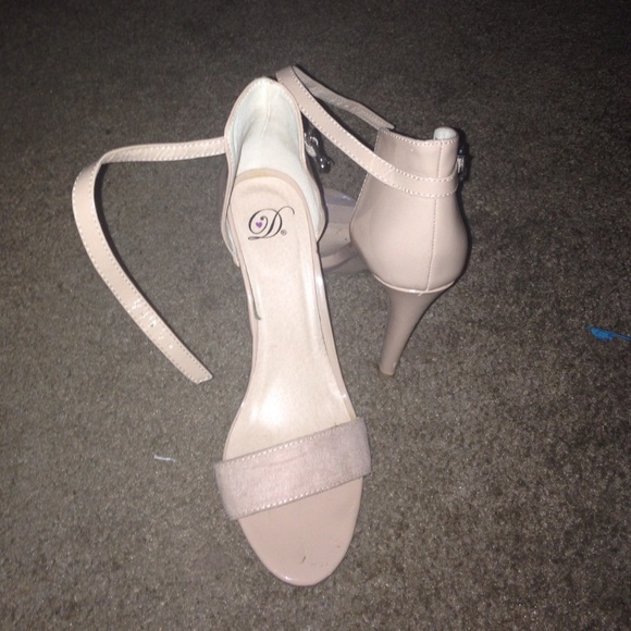 Shoes - Single sole heeled sandals.