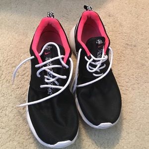 Nike Roshe Run **on hold for @mony1010**