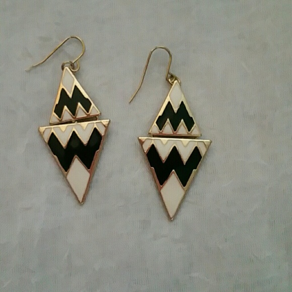 Neutral earrings