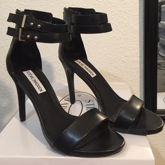 Cute Steve Madden Black Leather Heels.