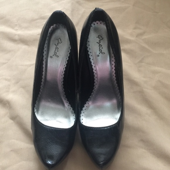 Black Pumps. Re-poshing.