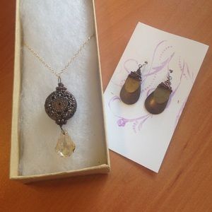 Gorgeous Necklace & Earrings Set in bronze color