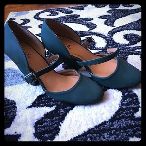 Qupid suade heel with buckle