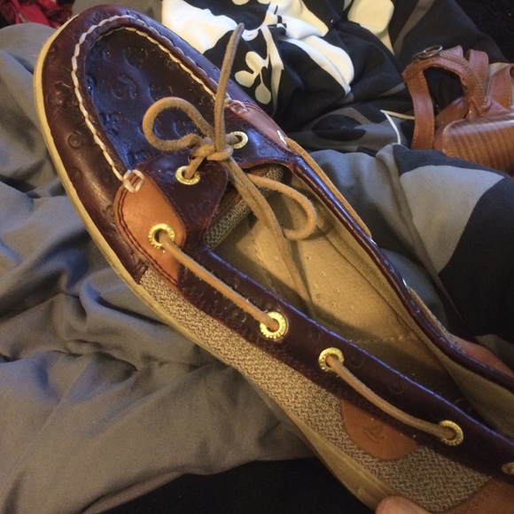MUST SELL NEEDS GOOD HOME MAROON ANCHOR SPERRYS