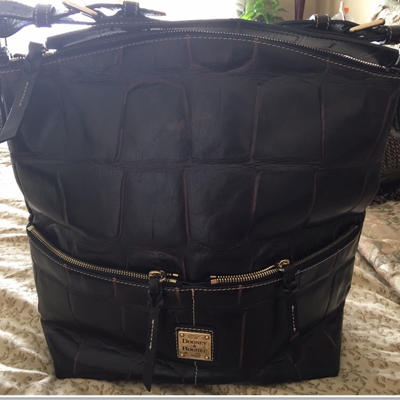 Dooney & Bourke Leather Zipper Pocket Sac Hobo