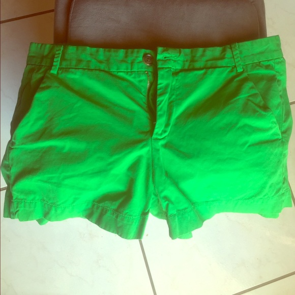 Khakis shorts in Kelly green!