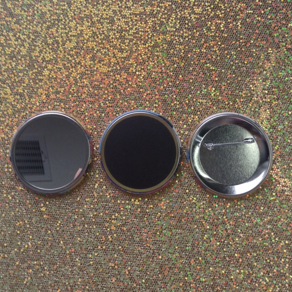 BUTTON MAGNET & POCKET MIRROR - Picture 2 of 3