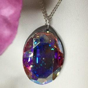 💜22.75 caret Swarvorski Crystal Pendant