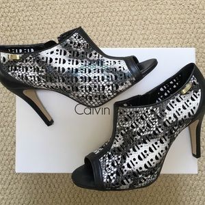 NWT Calvin Klein Snake Print Heels