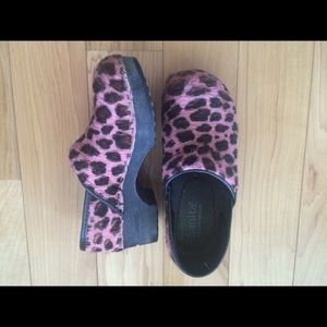 Sanita Little girls size 29 clogs