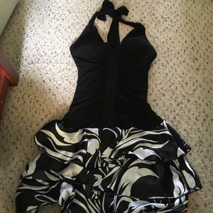 Black and White Ruched Bodice Dress Size Medium