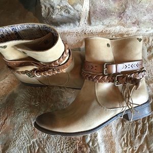 Roxy Surf Co Ankle Boots