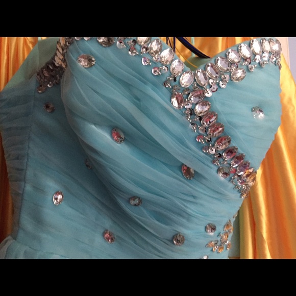 Beautiful strapless homecoming dress