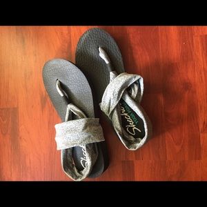 Sketchers Yoga Foam Sandals