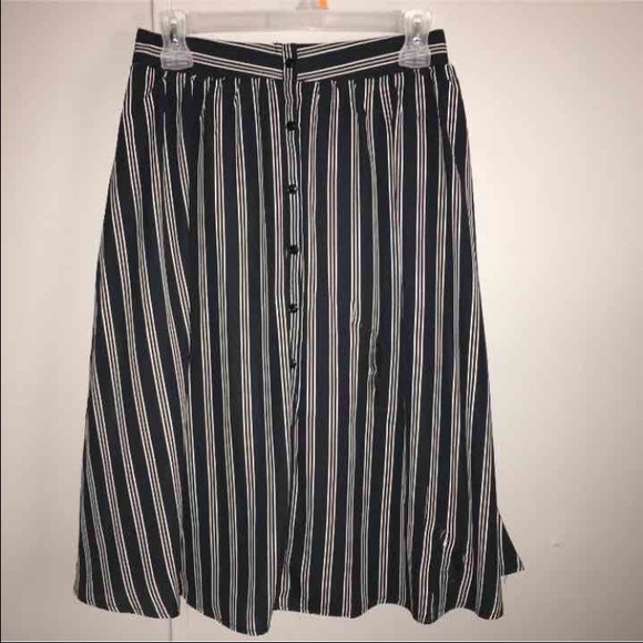 Loose fitted skirt.