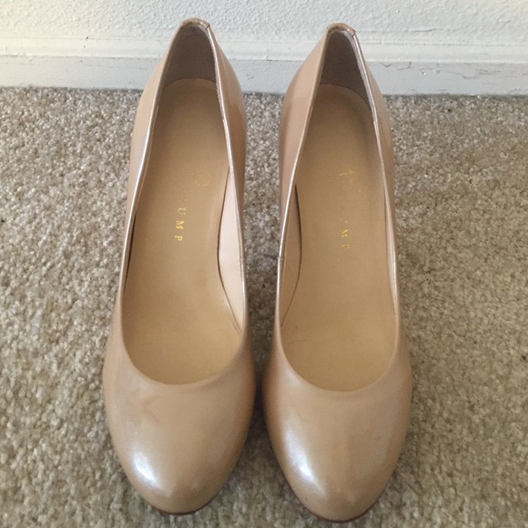 Ivanka Trump nude pumps size 6.5!