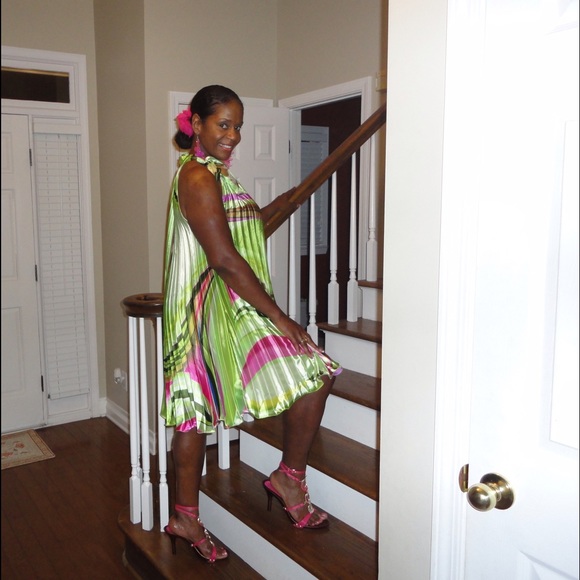 Meet your Posher, Karyn at Karyn's Kloset! - Picture 2 of 3