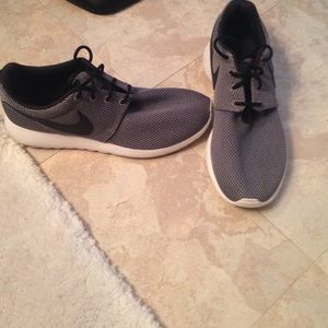 Nike shoes roshe