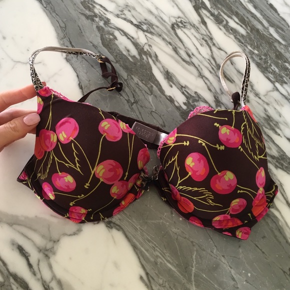 Victoria's Secret Very Sexy Pushup Bra 34B Cherry