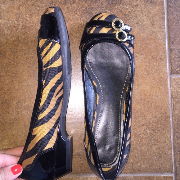 Dana Buchman zebra print shoe