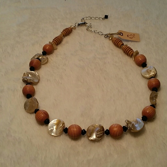 Bead and Shell Necklace - Picture 2 of 3