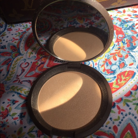 📍SOLD📍Becca highlighter moonstone