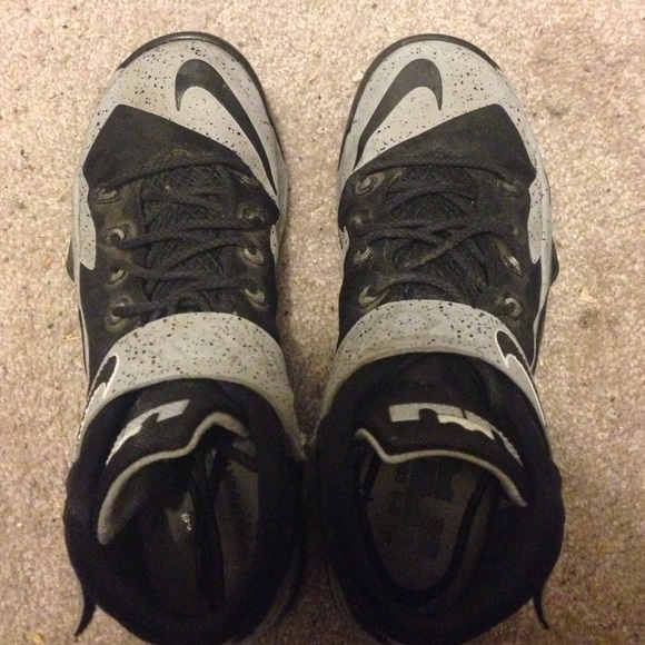 Lebron soilders 8