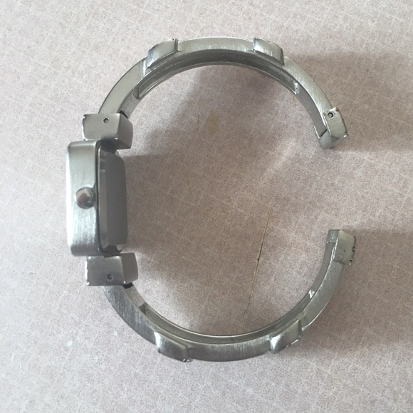 Watch - Silver and White. - Picture 2 of 2