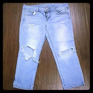 American eagle womens distressed 14r capris EUC