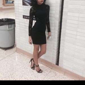 Short lace black dress