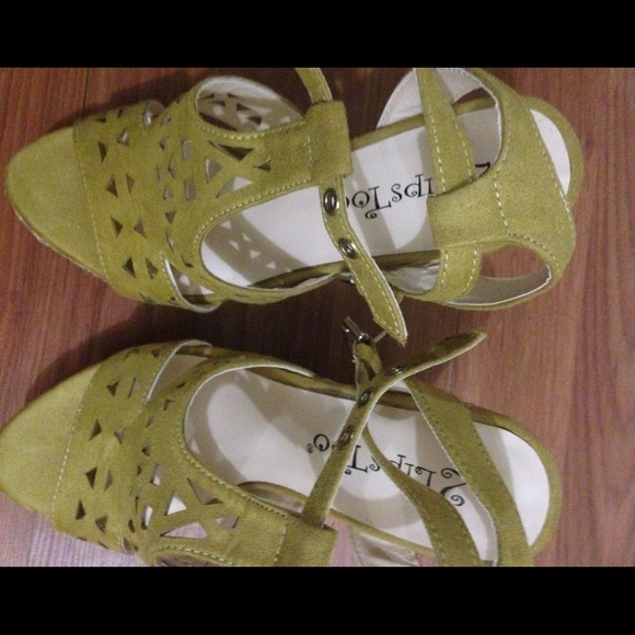 Pretty wedge sandals