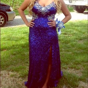 Nina Canacci size 8 royal blue prom dress