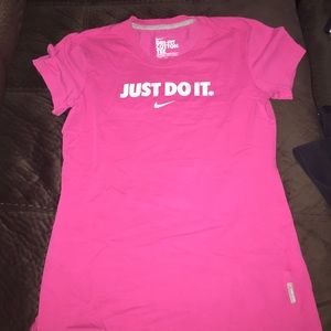 Nike dri fit tee 💗👏🏼