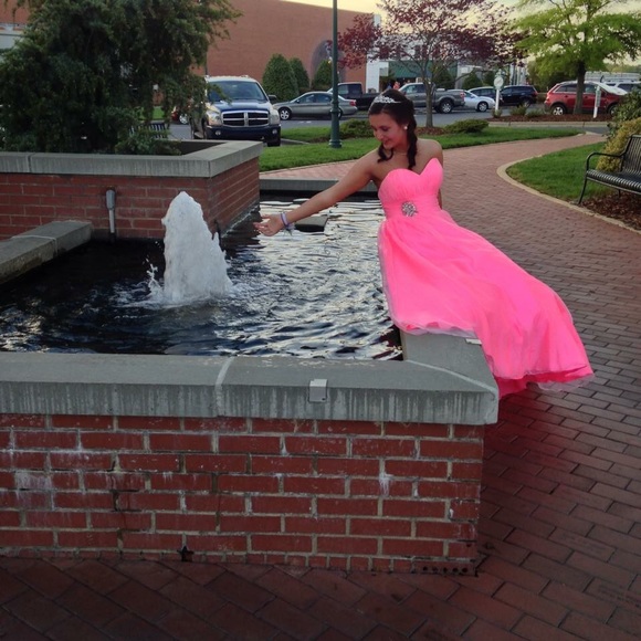 Hot pink prom dress!