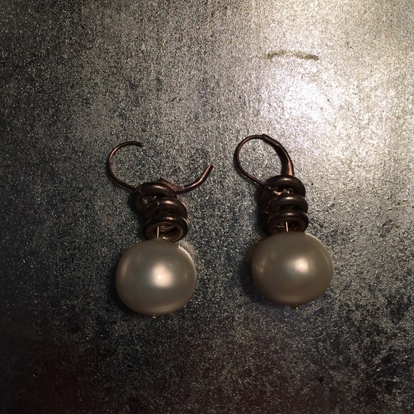 Pearl drop earrings