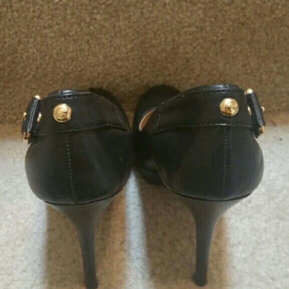 GUESS - Picture 2 of 4